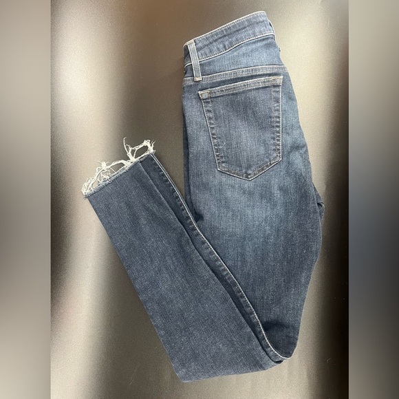 Joe’s Jeans Mid Rise Skinny Ankle Jeans With Raw Frayed Hem Dark Wash Size 26 - Picture 3 of 9